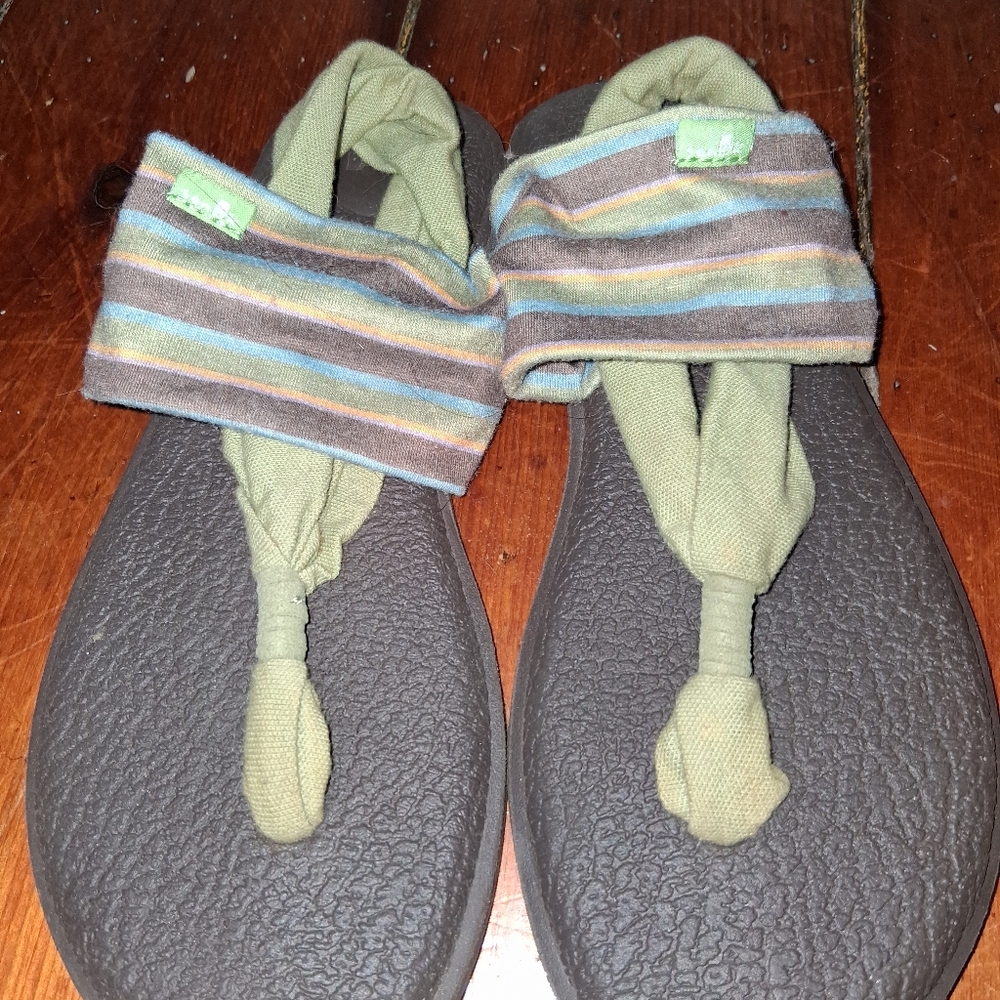 *bogo* Sanuk Sandals